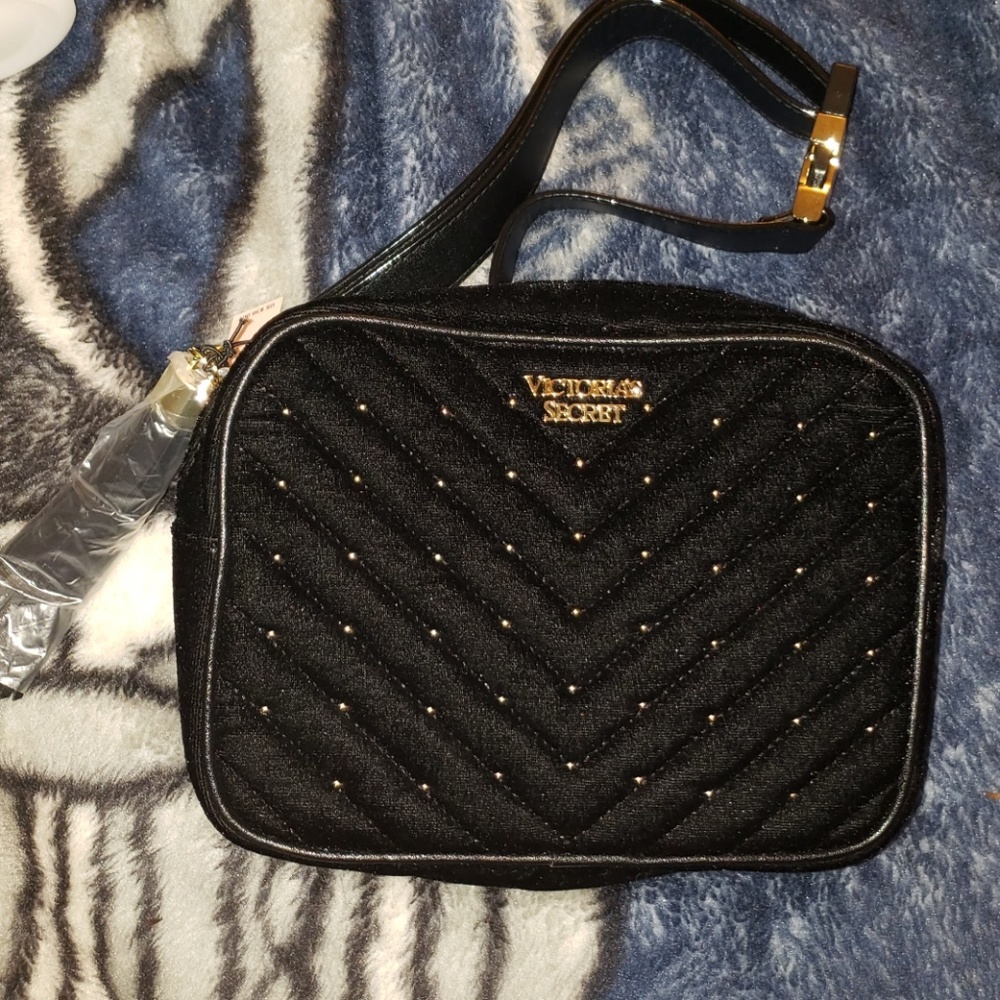 Victoria's Secrets valor fanny pack
